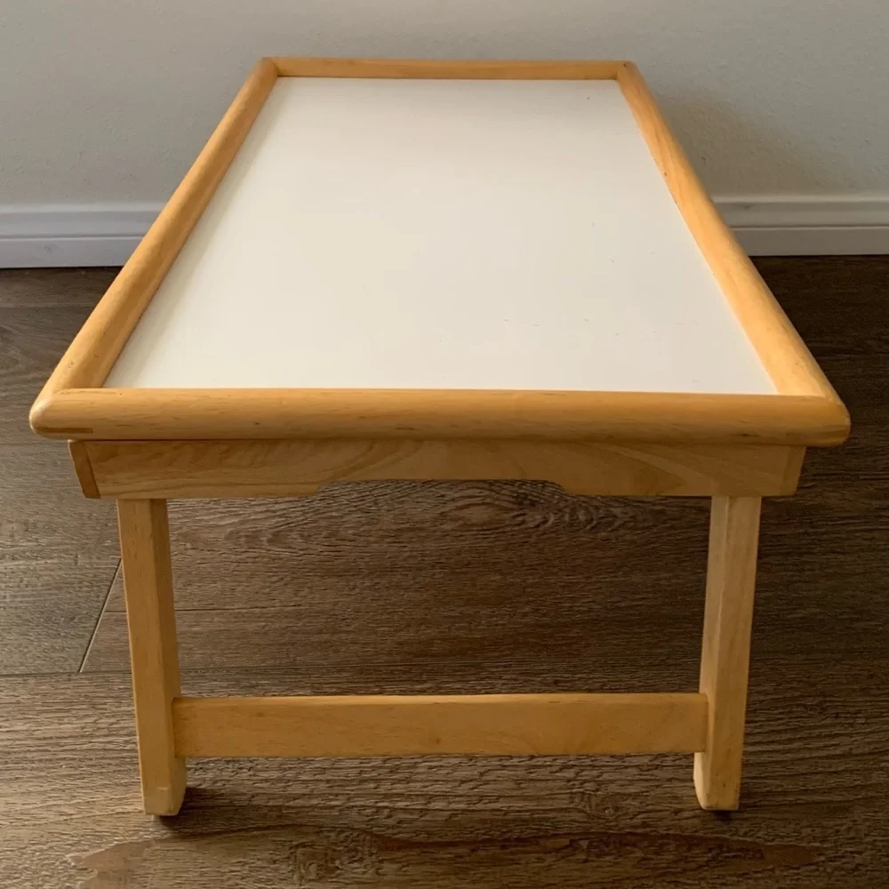 Foldable serving tray